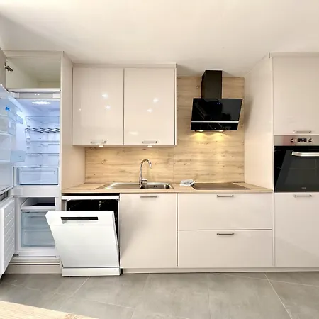 Amazing View With Pool By Homing Apartamento *