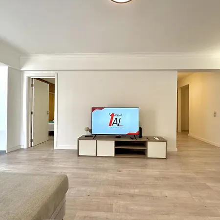 Amazing View With Pool By Homing Apartamento