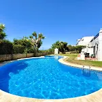Amazing View With Pool By Homing Apartamento